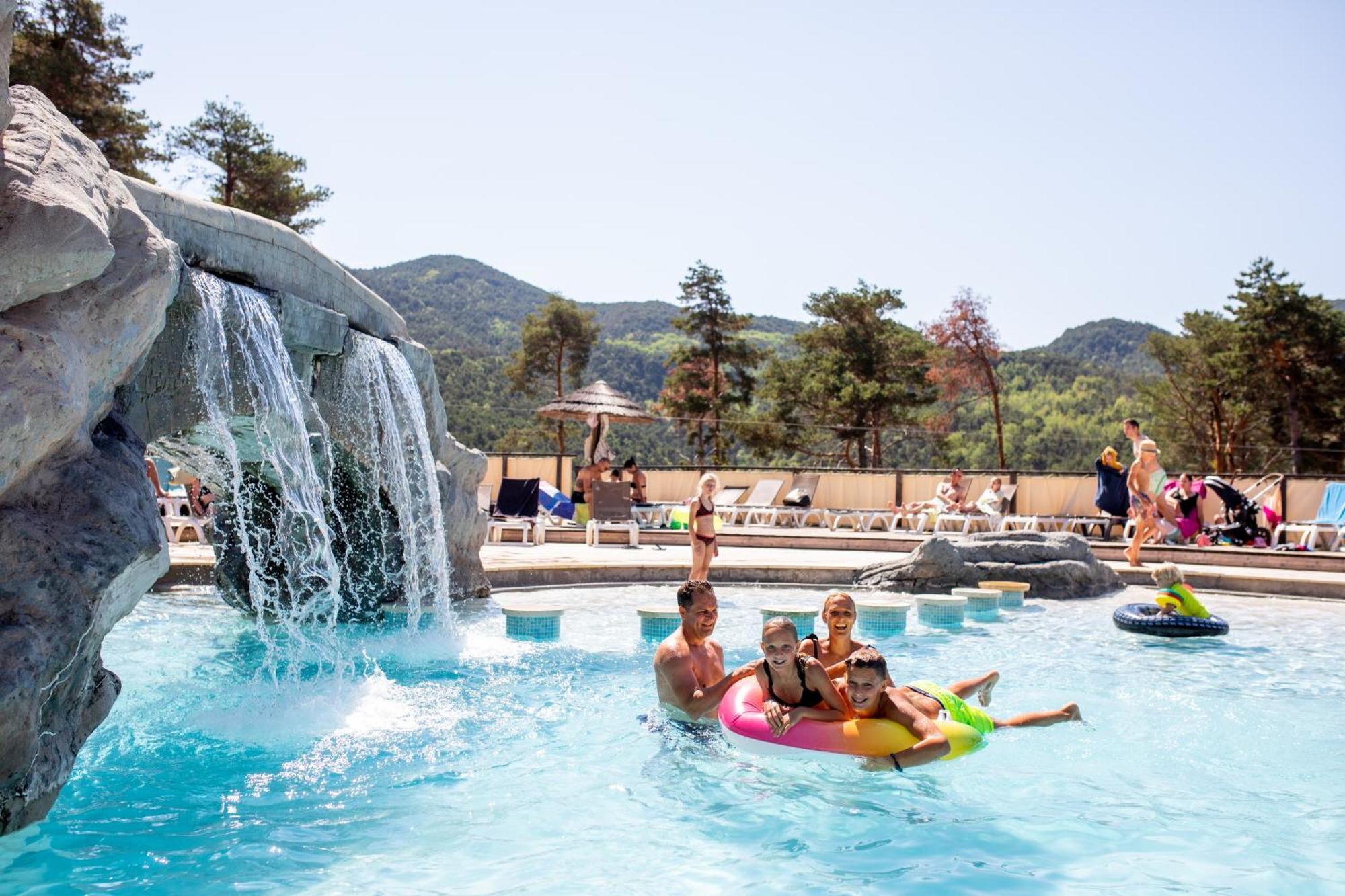Camping Rcn Les Collines De Castellane Kültér fotó